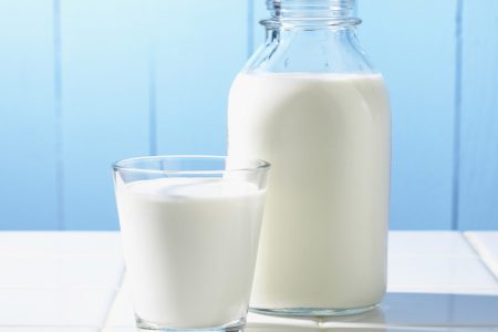 sữa tốt cho xương khớp người già